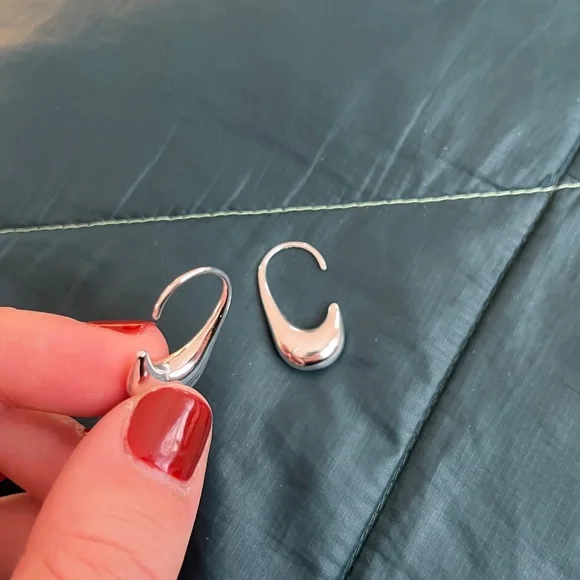 And other stories silver teardrop earrings - Picture 3 of 3